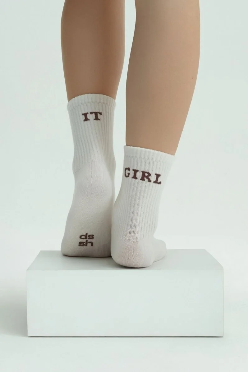 LOUNGEWEAR IT GIRL YAZILI BEYAZ / KAHVERENGİ ÇORAP - 1